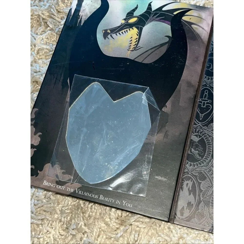 DISNEY VILLAINS  EVIL QUEEN  CAST A SPELL  BEAUTY BOOK